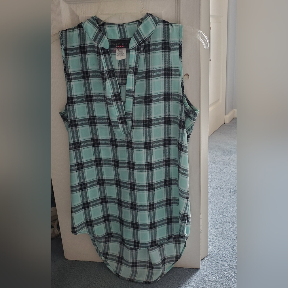Mint green plaid sleevess blouse